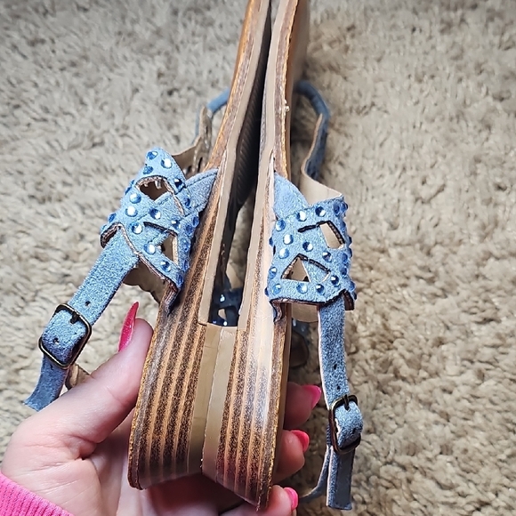 Zigi Soho Perforated Rhinestone Blue Sandals Shimmer Size 8.5 Womens B22 - Picture 6 of 9